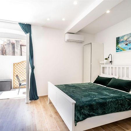 Apartments Marta 챠브타트 외부 사진